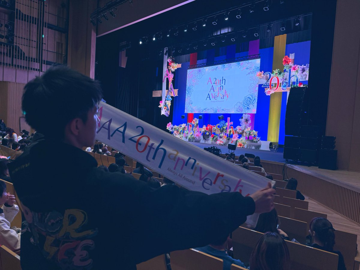 AAA33310868's tweet photo. あのライブ後から4年。
今後がどうなるのか全くわからず、
ずっと不安だらけだったけど
待ち続けて、ようやくファンミで会えて、
ほんと良かった。
開催してくれて、ありがとう
AAAを続けてくれて、本当にありがとう
#AAA 
#與真司郎 #宇野実彩子 #末吉秀太 
#日高光啓 #西島隆弘 https://t.co/qzSRPwKXPM