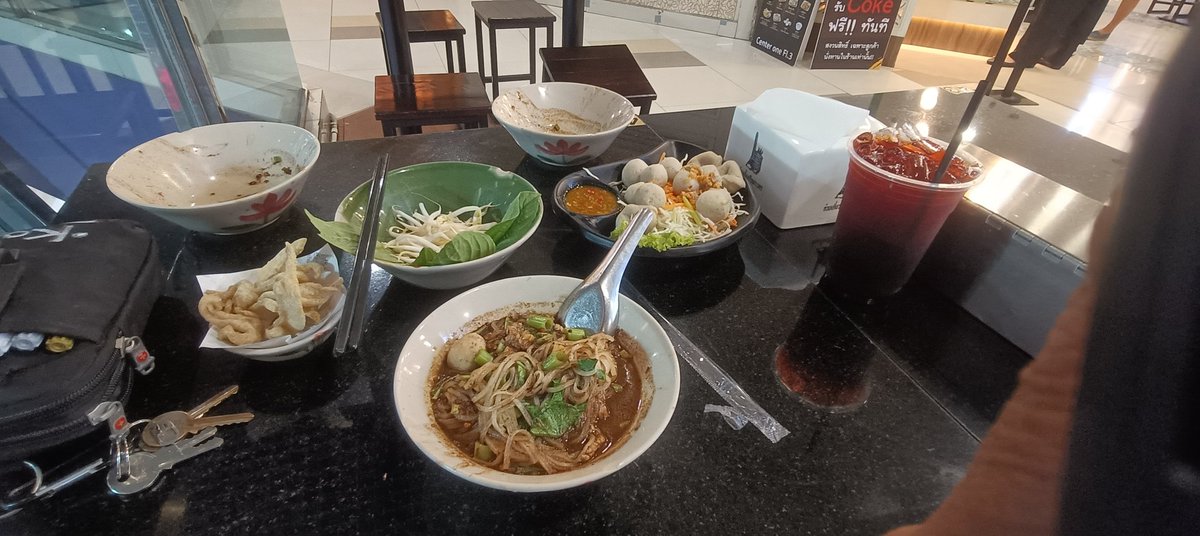 Freeman6915's tweet photo. หิวอีกแล้ว เตี๋ยวเรือพระนคร เสาวรีย์ชัย  ใครอยู่ใกล้แวะมาได้นะ https://t.co/32lCWQ6HMf