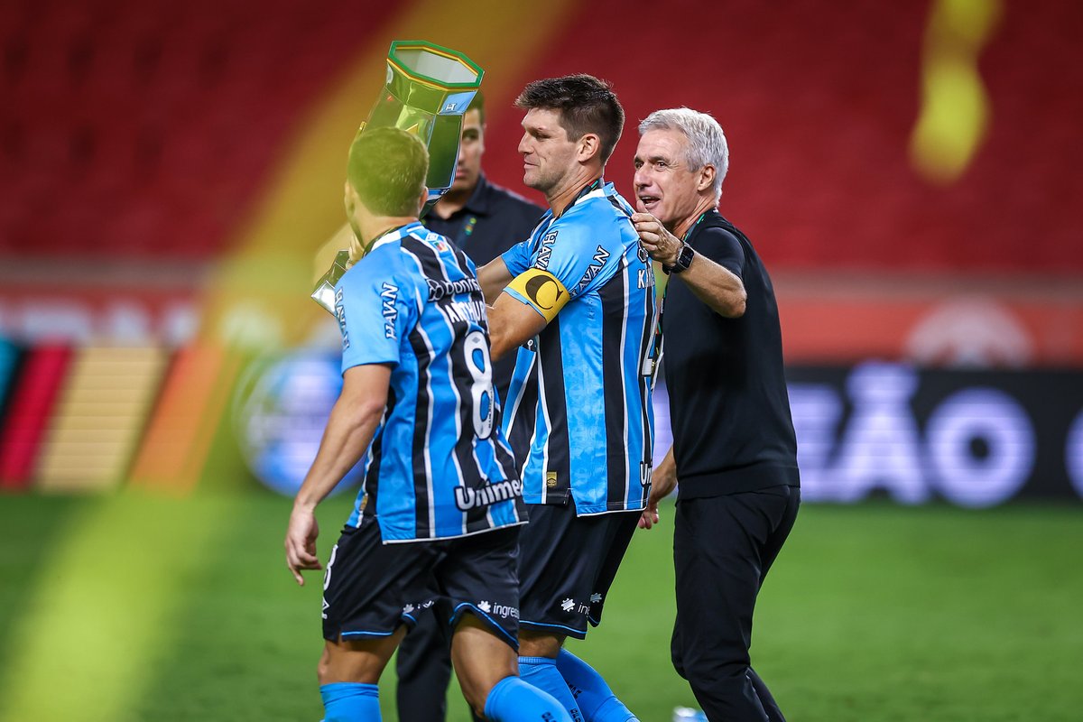 Kannemann pelo <a href="/Gremio/">Grêmio FBPA</a>:

👕 338 partidas
⚽️ 5 gols
👟 7 assistências

🏆 Libertadores (2017)
🏆 Copa do Brasil (2016)
🏆 Recopa Sul-Americana (2018)
🏆🏆🏆🏆🏆🏆🏆🏆 Gauchão (2018/19/20/21/22/23/24/26)
🏆🏆🏆🏆 Recopa Gaúcha (2019/21/22/23)

📸 Lucas Uebel | Grêmio FBPA