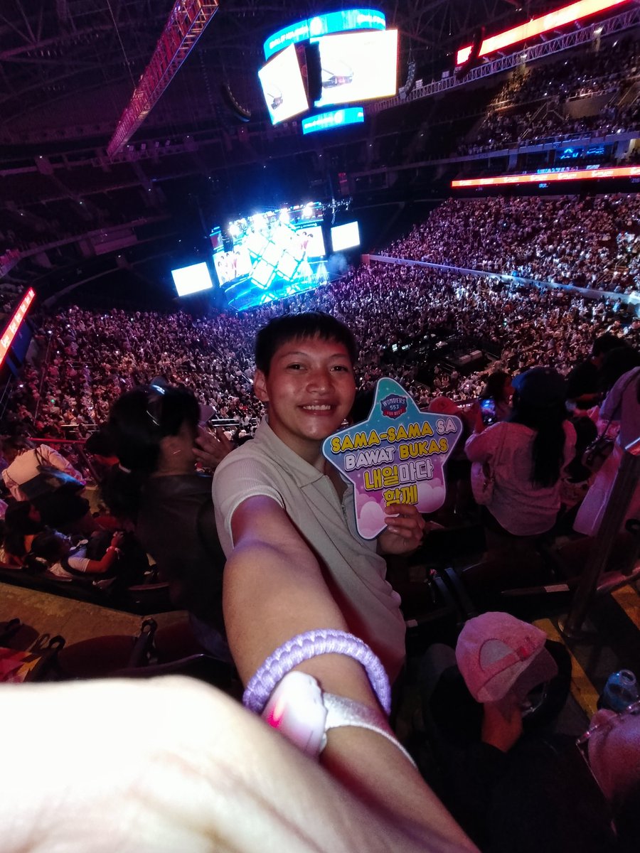 _onlyjohnnn's tweet photo. not early, but perfectly on time to love tomorrow x together. 
thank you ninang @dunkinph ✨
@TXT_bighit

#DunkinPH_TXT #DunkinPH_WondersAt553 #TOMORROW_X_TOGETHER #TXTDunkin https://t.co/4NxFodoxCH