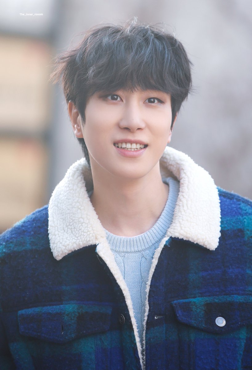 260307 시지프스 퇴근길
# 이선우

주인 기다리는 멍멍이🐶