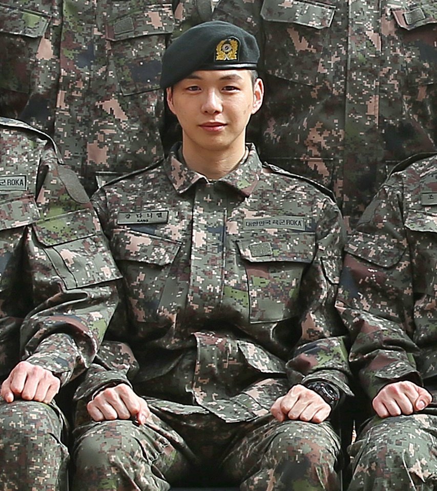 MalaysianFlowD's tweet photo. It has been 4 weeks (± 1 month) since Kang Daniel started serving in the military. Every week we got updates from him on b.stage and also Instagram. It's nice to know that he is enjoying his time and gaining experience in the army. Serve well, Kang Daniel.🫡🩷
#KANGDANIEL https://t.co/ECPhZJrEEr
