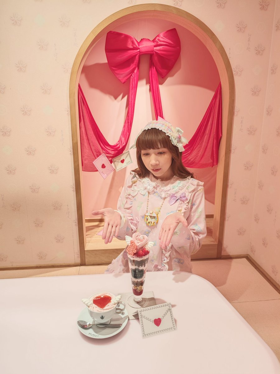 1ヶ月半ぶりのQ-potカフェ　バレンタインメニュー好きすぎてまた来ちゃった〜〜
今回はパフェᕙ⁠(⁠ ͡⁠°⁠ ͜⁠ʖ⁠ ͡⁠°⁠)⁠ᕗかわいすぎᕙ⁠(⁠ ͡⁠°⁠ ͜⁠ʖ⁠ ͡⁠°⁠)⁠ᕗ
