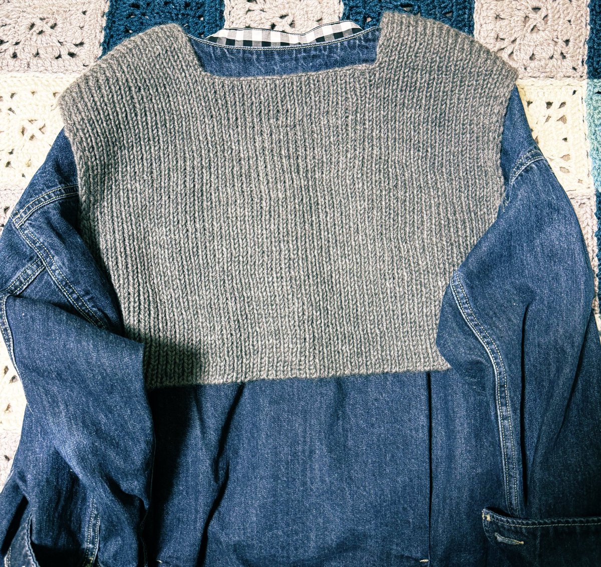 moooon_flower's tweet image. セーラーカラー好きなので一目惚れしたNeuk、
初の文章パターンに挑戦✨️
何気に文章パターンの方が楽に編めた気がする。
指定糸で少しきつめに編んでしまったのでやや小さめ。
私はこのサイズで良かったかも🫶
次は違う毛糸で編む予定🥰
#Neuk
#編み物