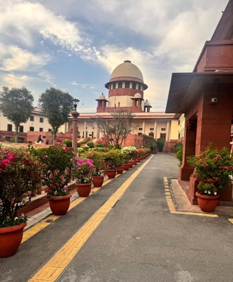 Shailendrarsps's tweet photo. Transitioning from Gulal to Gown !

#SupremeCourtofIndia #SupremeCourt #law #litigation #lawtwitter #rsps https://t.co/Hxj8IDqVkD
