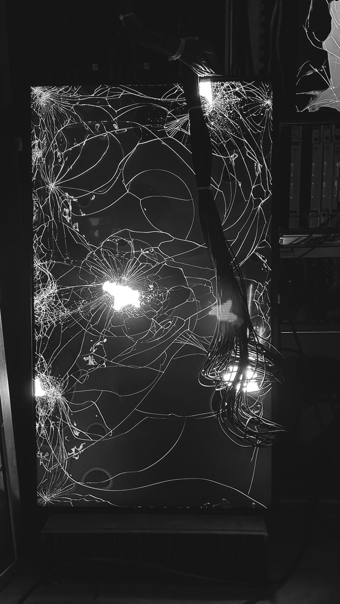 ₵ɆɃØⱠΛИĐɆⱤ tweet media