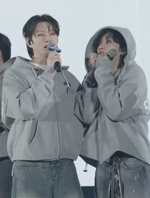 allxhyukjae's tweet photo. a stubborn lil bunny n a grumpy kitty 😾♡🐰

#heehyuk #희혁 #희재 #chulhyuk #heejae https://t.co/AGkgAWZ0Lr
