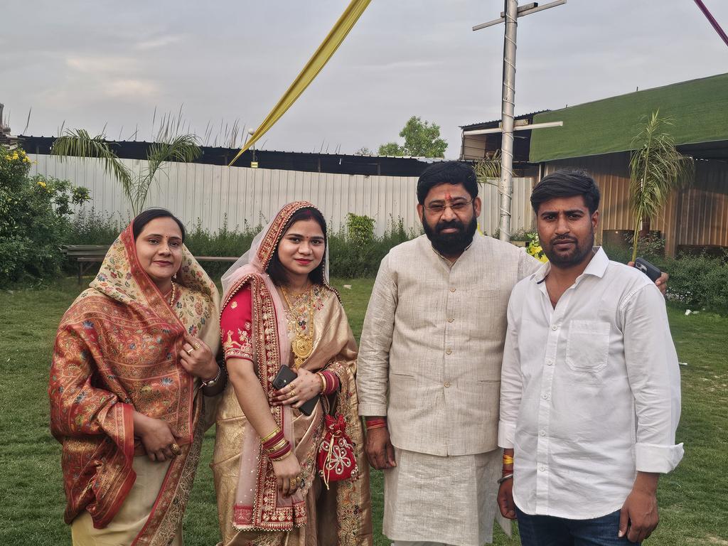 Lakshmirajbjp's tweet photo. #बुलंदशहर स्थित श्री सुदेश जी फार्महाउस में श्री अरविंद सिंह जी की पुत्री के रिंग सेरेमनी कार्यक्रम में सम्मिलित होकर नवयुगल को हार्दिक शुभकामनाएँ दीं।
 #mla_सिकंदराबाद #NayeBharatKiNariShakti #mlaSikandrabad #indiaissafeundermodi #सिकंदराबाद #JanSunwai https://t.co/iJUAO2Ltc4