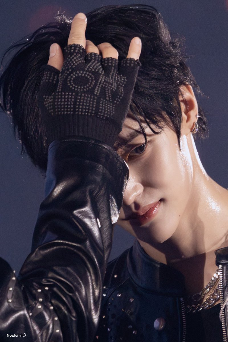 손 타는 삔냥🐈‍⬛

🌙✨

260308
RIIZING LOUD FINALE
HQ

#원빈 #박원빈 #WONBIN #라이즈 #RIIZE