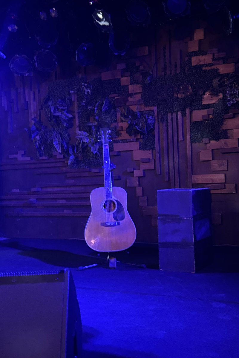 関西遠征最後、蒔音(<a href="/04__CoNnN/">蒔音(しおん)🌺</a>)さんのライブを観てきました！東京行き最終の新幹線に乗るため最後の1曲は聴けなかったけれど、良いライブを観ることができて嬉しかったです。行ってよかった！次はゆっくり、お酒たくさん飲みながら聴きたい🍷
