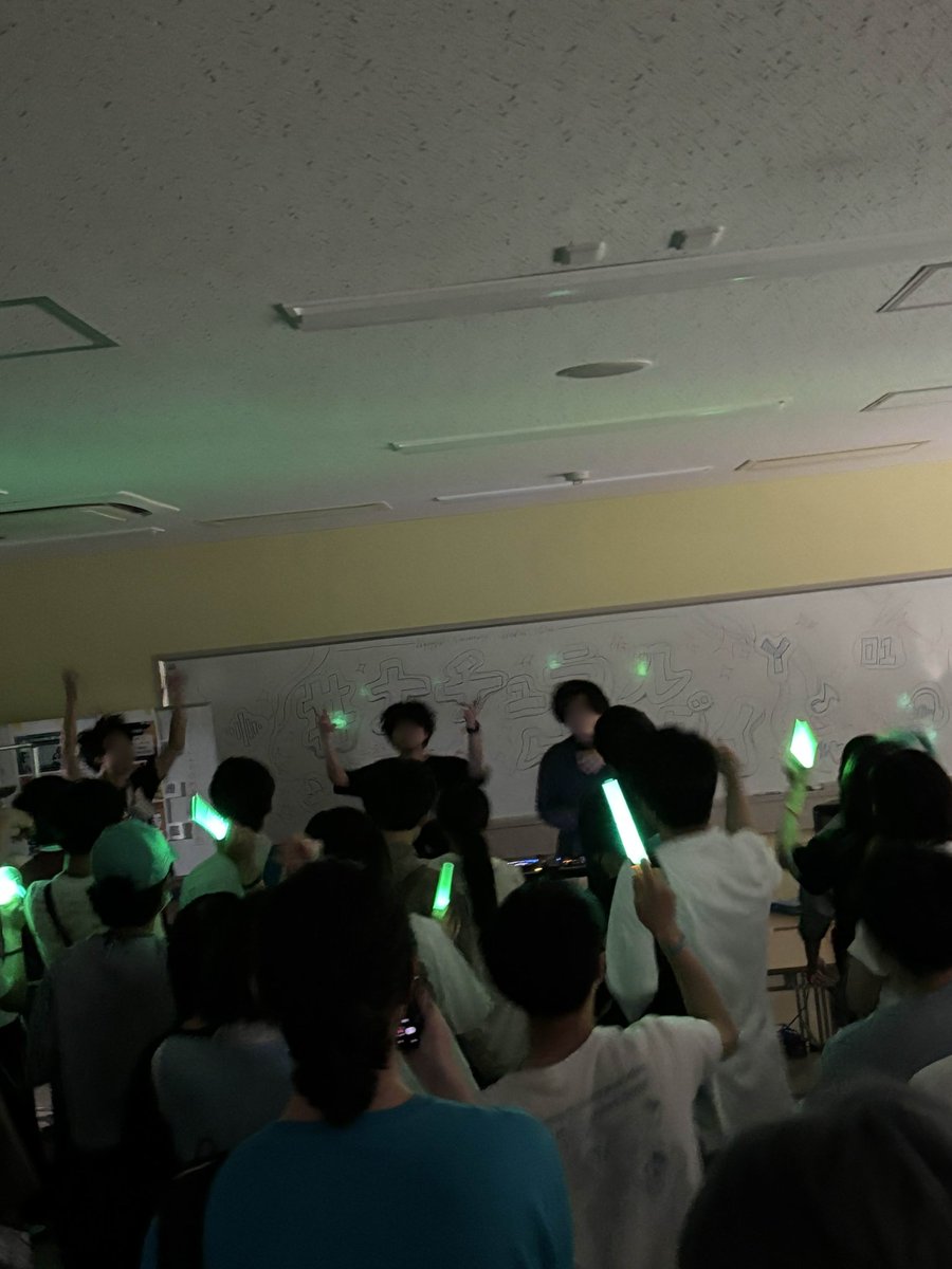 名古屋大学に合格された皆様、おめでとうございます🌸

名大ボカロ同好会です！ 
ボカロ曲の共有やカラオケ交流会などの活動を行っています！🎤

大学生活について聞きたいことがある方は気軽にDMまでお声がけ下さい✨
勿論、私たち名大ボカロ同好会に関する質問も大歓迎です🔥
#春から名大