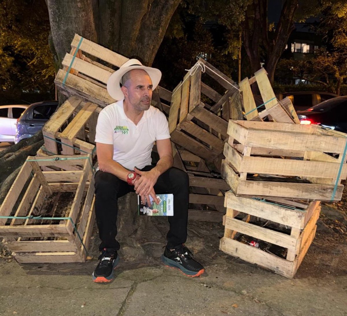 andresguerraho's tweet photo. Antioquia me quiere y yo quiero Antioquia..Gracias paisanos, más de 114.433 votos es un resultado histórico para la cámara. La siembra sin ínfulas, disciplinada, útil, laboriosa, auténtica, desprendida, la siembra empieza a cosechar. Mamá dile a Papá que por acá todo muy bien🙏 https://t.co/uy4ZHQL7BL