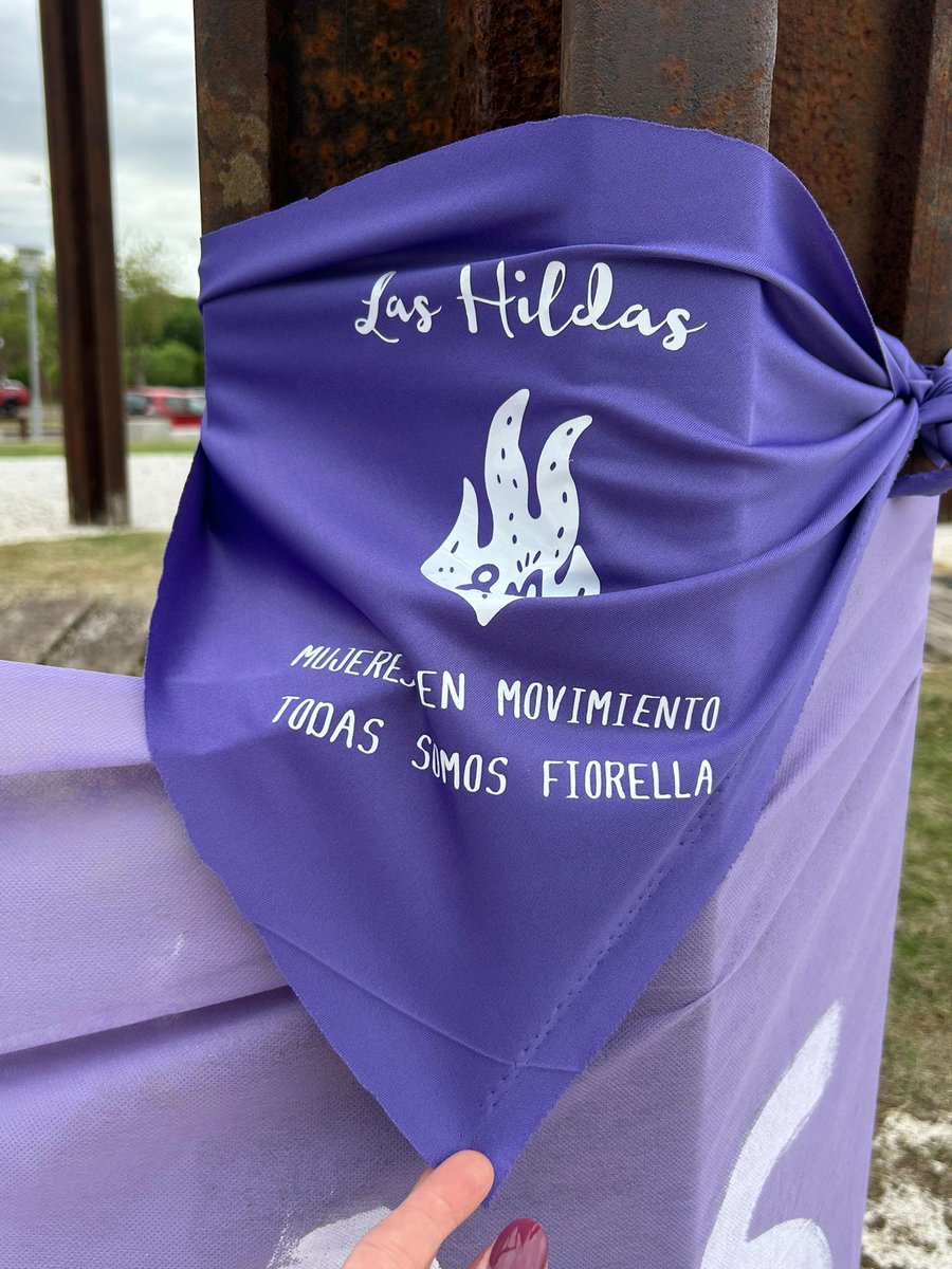 IntersocialFem's tweet image. En #PasoDeLosToros Las Hildas hicieron una manifestación en apoyo a #Fiorella separada de sus hijos por orden judicial. 
Violencia institucional y vicaria sobre madres e infancias