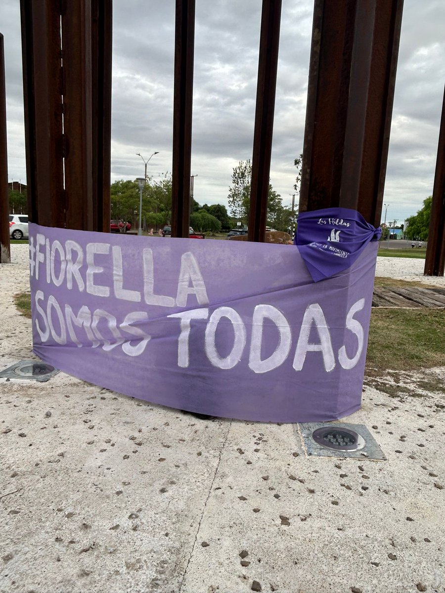 IntersocialFem's tweet image. En #PasoDeLosToros Las Hildas hicieron una manifestación en apoyo a #Fiorella separada de sus hijos por orden judicial. 
Violencia institucional y vicaria sobre madres e infancias