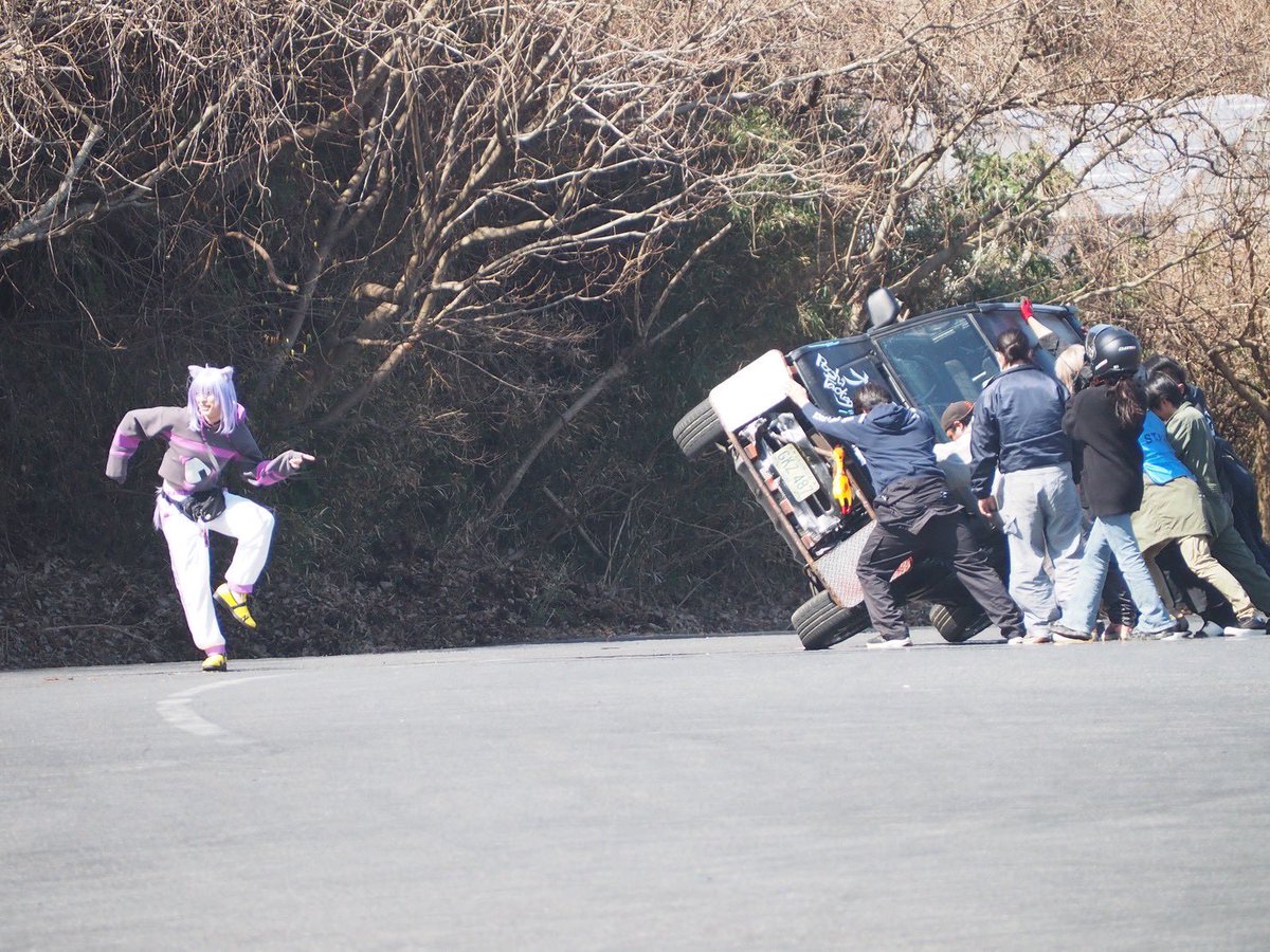 車両横転して賑やかしに行くまでの流れの写真あったw