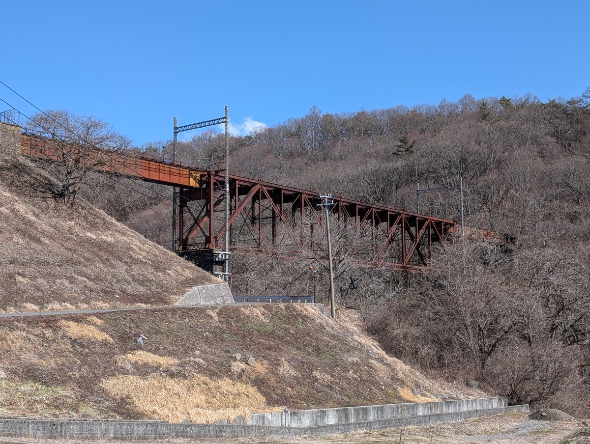 解体が検討されている中央本線旧立場川橋梁。
一度は車窓から見た方も多いと思うこの橋梁、間近で見てみたいと思い今回訪問しました。
迫力が半端じゃない❗
すごくいい❗
ジオラマで作ろうと思ったら相当大変なんだろうなぁ😅