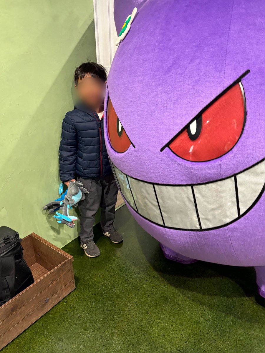 グリーディングの部屋の先にゲンガーが待ってるのちょっと怖いうえにめっちゃ圧かけて近寄ってきて壁際に追い込まれる

#ポケパークカントー