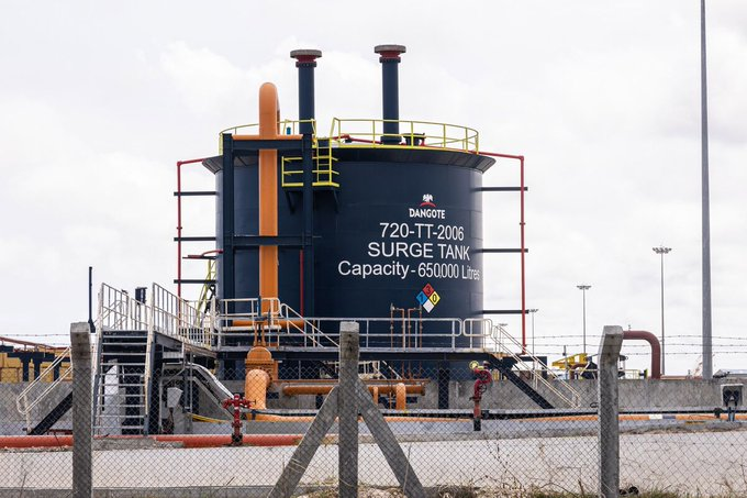 Dangote refinery prioritizing Nigeria supply could tighten export flows and shift regional fuel trade. Energy markets may see localized price volatility.
$XOM $CVX $SHEL