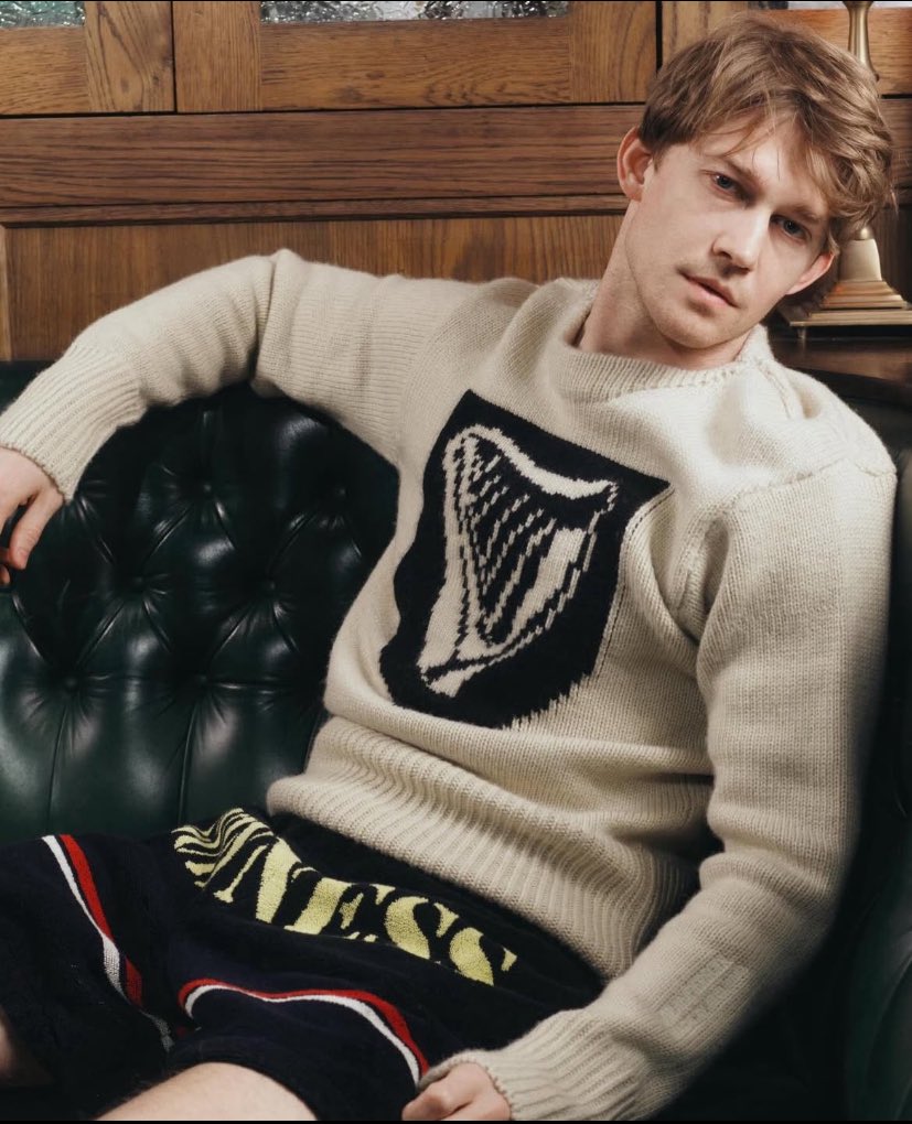 lvijeo's tweet photo. every tongue that rises against joe alwyn shall fall https://t.co/FzNNCd9jsL