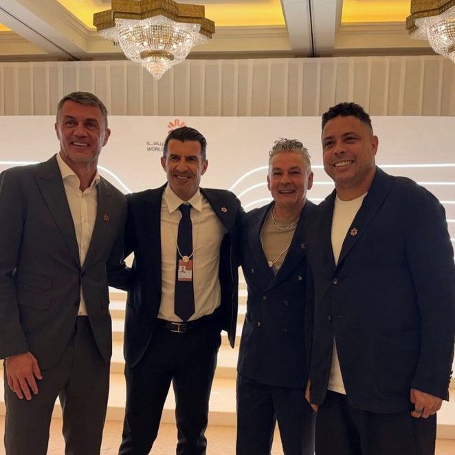 90sfootball's tweet photo. One Picture. Four Legends. https://t.co/TORGsm4anb