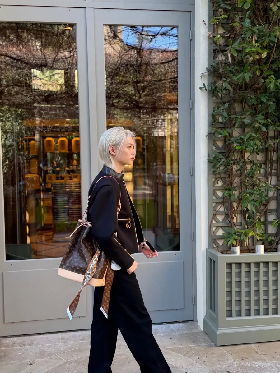 felix instagram update: "call me parisian 💙🧡"

#FELIXxLouisVuittonPFW