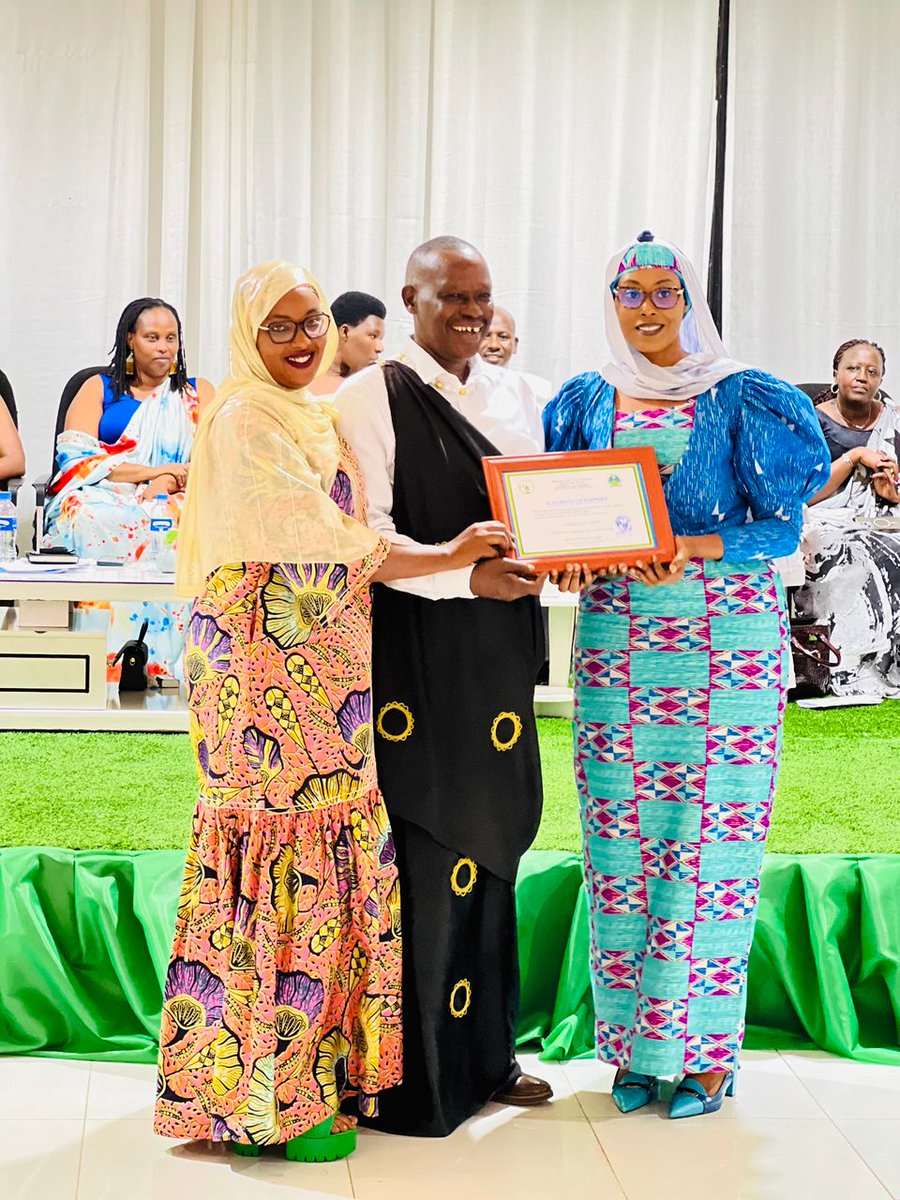 evcinitiative's tweet photo. 1/3 On this Sunday March 08th, The Leadership of EVCI joined the community of @Kinyinya_Sector in celebrating The International Women’s Day. As partner, EVCI reaffirmed its commitment to supporting and empowering women and girls particularly those from Vurnelable Community. https://t.co/1gsJtWleYG