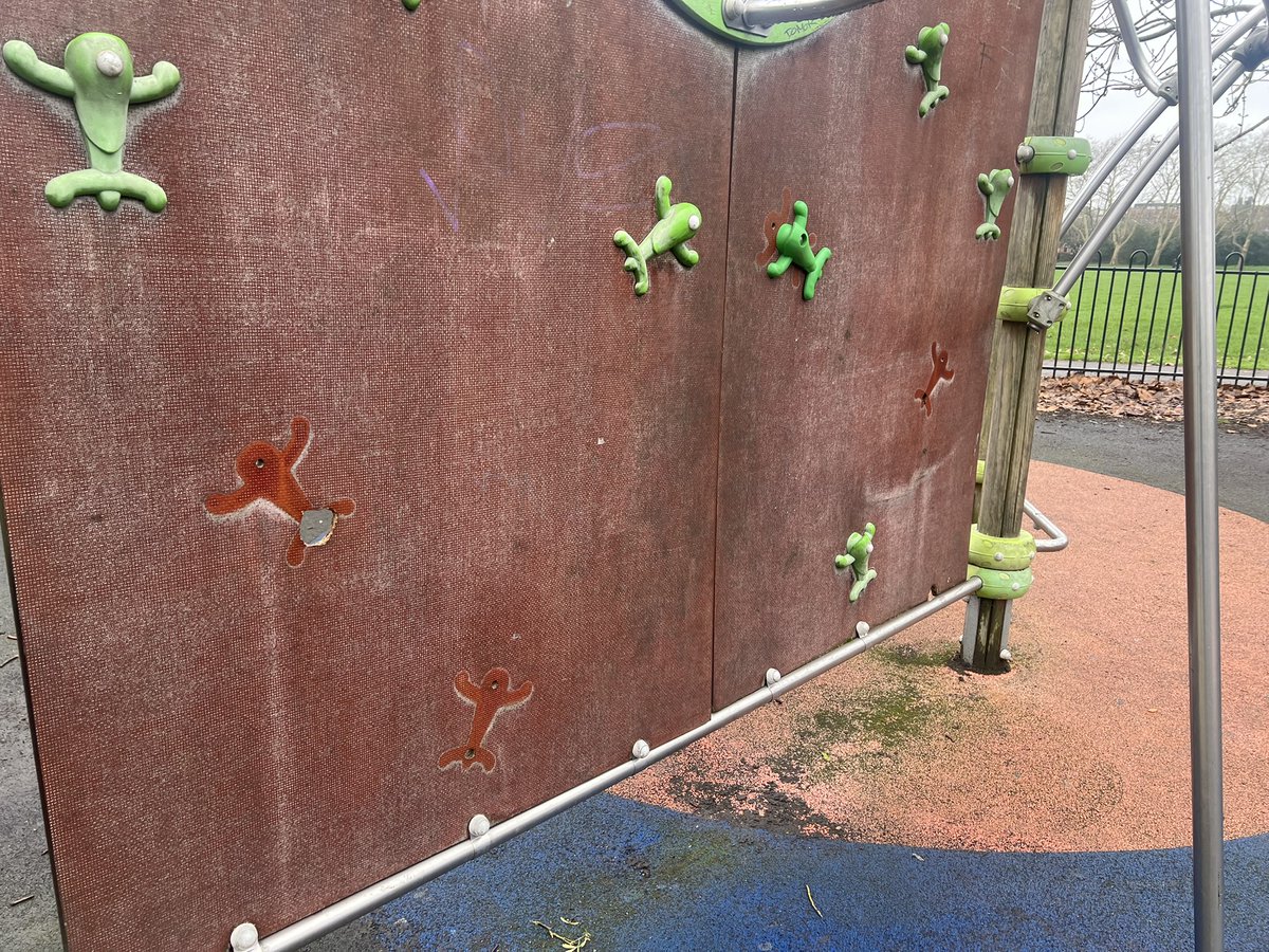 Cycleway, my arse! @issaddlethereis.bsky.social tweet media