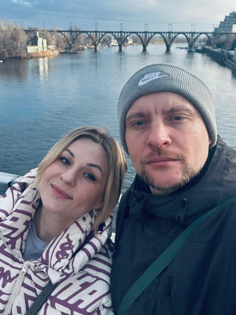 Вітання!
Я Леся Ігнатенко, дружина Роми Ігнатенка, знаного тут як <a href="/Kotyk_ua/">Рома Ігнатенко</a> 
Отже, 4 березня Рома перестав виходити на звʼязок. Джерела повідомили, є рапорт про те, що Рома зник безвісти у зоні бойових дій. 
Сповіщення мені досі не принесли, тому зараз їхатиму в РТЦК