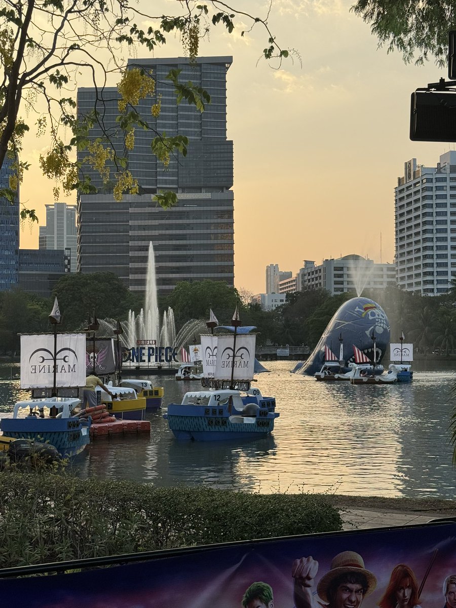arjury's tweet photo. ไหนๆก็อยู่ใกล้ เลยแวะมาดูซักหน่อย แถวต่อคิวปั่นเรือปิดแล้วครัช ⛵️🐳
#GrandLineTH
#OnePieceNetflix https://t.co/wS7TrlTQAG