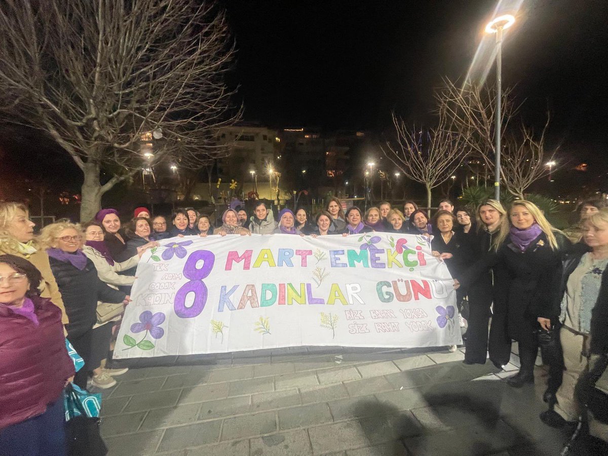 CHP ÜSKÜDAR KADIN KOLU BAŞKANI
Zerrin Civandağ ve yönetimi adına
8 Mart Dünya Emekçi Kadınlar Günü’nde bizleri yalnız bırakmayan, başkanlarımıza ve yönetimine gönülden teşekkür ederiz.
<a href="/sdedetas/">Sinem Dedetaş</a> 
<a href="/BerkTutuncu/">Berk Tütüncü</a> 
<a href="/zerrin42541384/">zerrin</a> 
<a href="/Efkannpolatt/">Efkanpolat</a> 
<a href="/chp_uskudarilce/">CHP Üsküdar İlçe Başkanlığı</a> 
<a href="/chpkadinuskudar/">CHP Üsküdar Kadın Kolu</a>