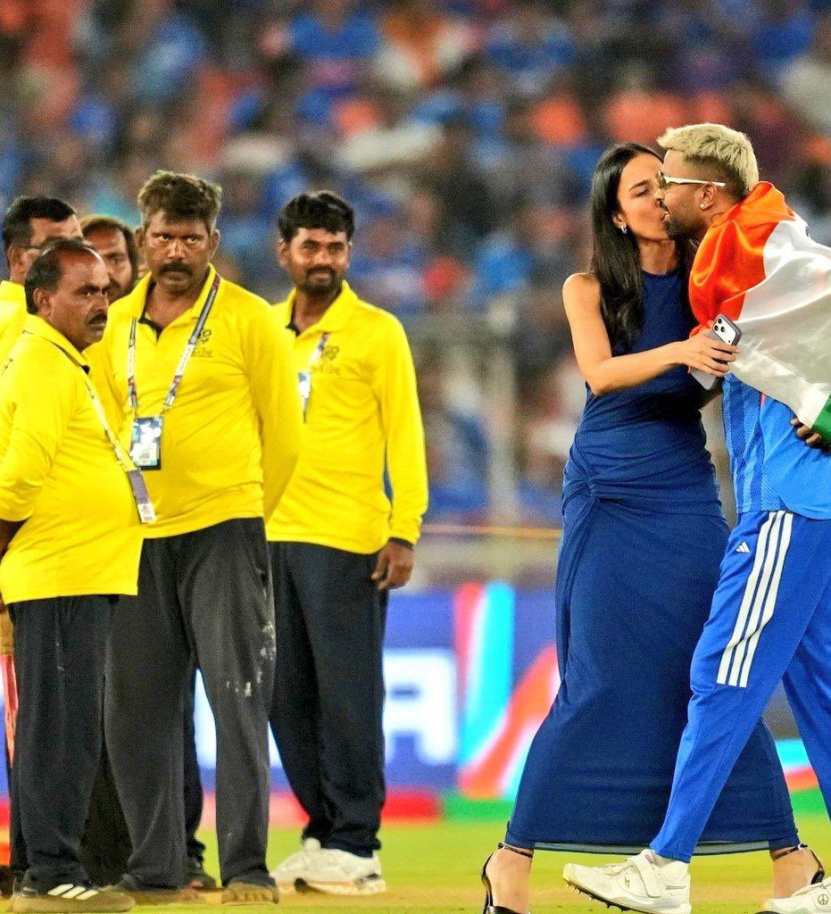 FltLtAnoopVerma's tweet photo. Hardik Pandya is world class talent

His ability to hit sixes is phenomenal

He is all format player with exceptional acumen with batting, bowling & fielding abilities

But

His conduct in front of his own fans earns him a title of ‘Chapri’

May be one of the reason for him not getting national captaincy duties so far

Legends of this game like Kapil, Sachin, Gavaskar, Rahul, Ganguly, Rohit, Virat & Dhoni all carried themselves with grace

Through it’s his personal life & personal choice but I think he should think about this aspect of his life as well