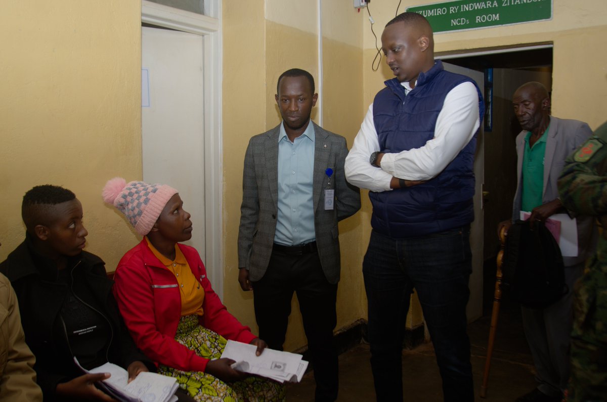 Ku bufatanye bwa <a href="/RwandaHealth/">Ministry of Health | Rwanda</a> na <a href="/RwandaMoD/">Rwanda Defence Force</a>, muri <a href="/Byumba_Hospital/">BYUMBA LEVEL II TEACHING HOSPITAL</a> hatangirijwe ibikorwa by'ubuvuzi bizakorwa muri Army Week n'igikorwa cyo gutanga smart phones ku Bajyanama b'Ubuzima bagera ku 2520. Ni umuhango wayobowe na <a href="/YvanButera/">Yvan Butera</a>, Umunyamabanga wa Leta muri <a href="/RwandaHealth/">Ministry of Health | Rwanda</a>.