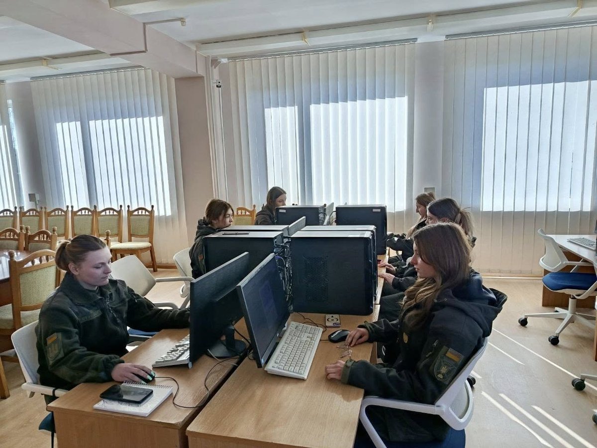 Бібліотека ім. Л. Каніщенка ЗУНУ tweet media