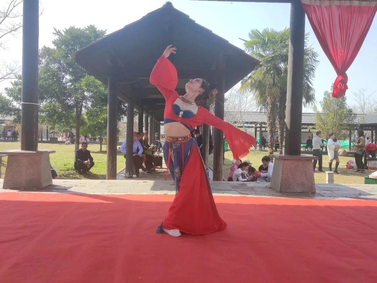 xusong65716342's tweet image. Nanchang Fenghuanggou: Spring blooms, strolling, pure cozy life. 🌸
 
#FenghuanggouSpring #EnjoyTheMoment
#成为中国人