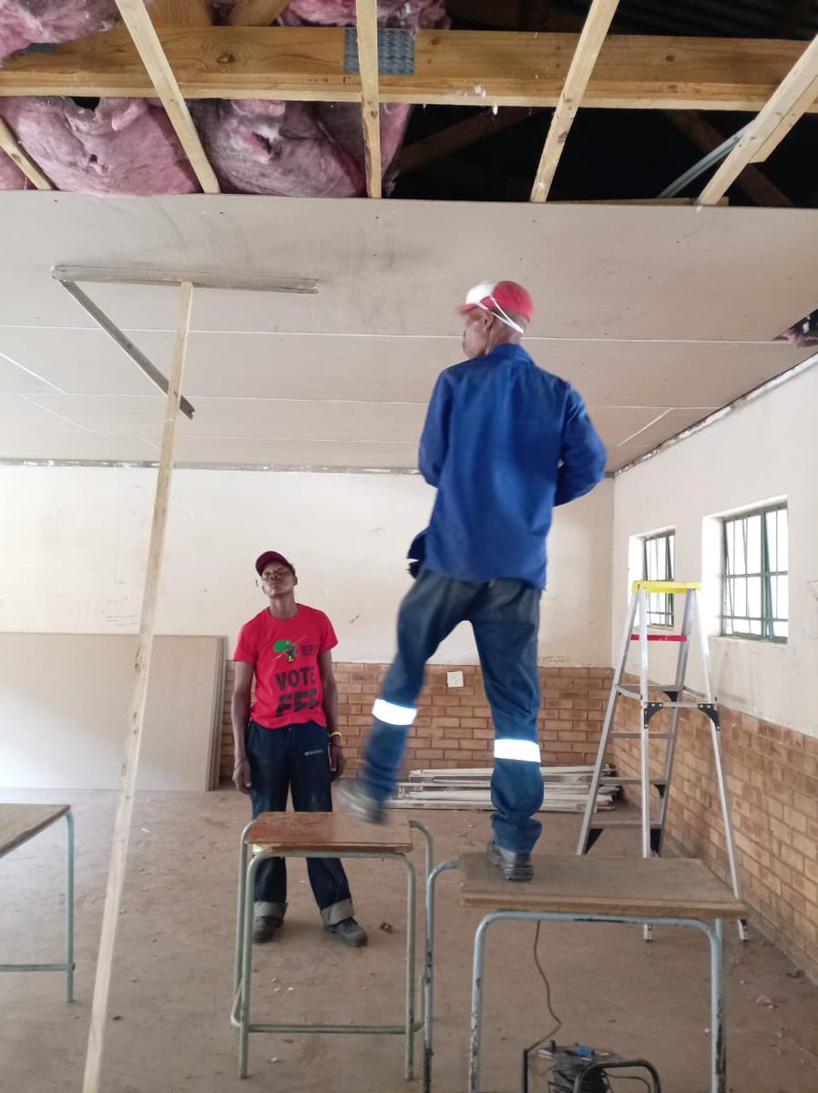 EFFGautengProv's tweet photo. During the #EFFBackToSchool program, Cllr Bridget Thusi (PR), Puleng Mocumi (SRCT) and Ward 95 fgtrs in Ekurhuleni South visited Lethulwazi Secondary. They found a classroom with a damaged roof and windows and no furniture. The EFF committed to fixing the situation. https://t.co/XBpLhrXt6N