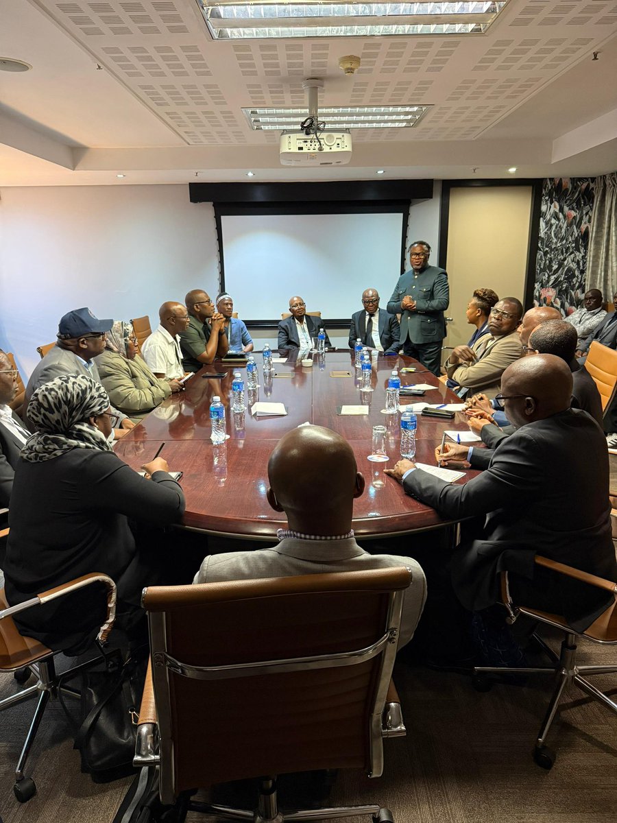 AUCEducation's tweet image. On the sidelines of #WSZA2026, the African Union delegation met with the Director-General of South Africa’s Department of Higher Education and Training to discuss strengthening partnerships in advancing youth skills development and TVET across the continent.
#TVET #Skills4Africa