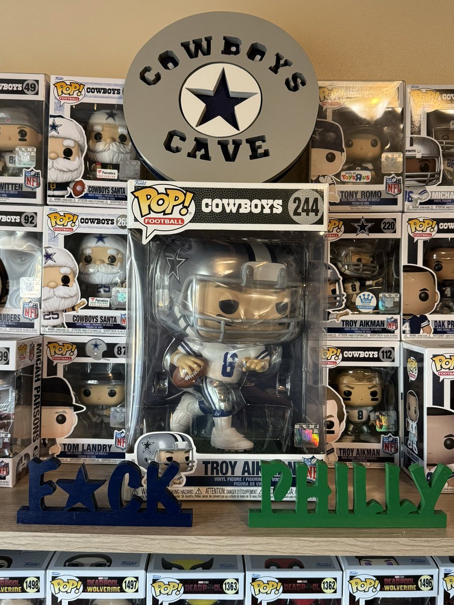 Happy Monday #CowboysNation.  My homie <a href="/CutzByJonez/">Fred_Jonez</a>  hooked me up good again, as always, 2 new pieces for my Cowboys Zone. New~Spinner circle, in preparation for the next Cowboys Cave Tailgate coming in Sept (u need one and to be at the gate) #F*ckPhilly  Get You some Fresh Cutz!