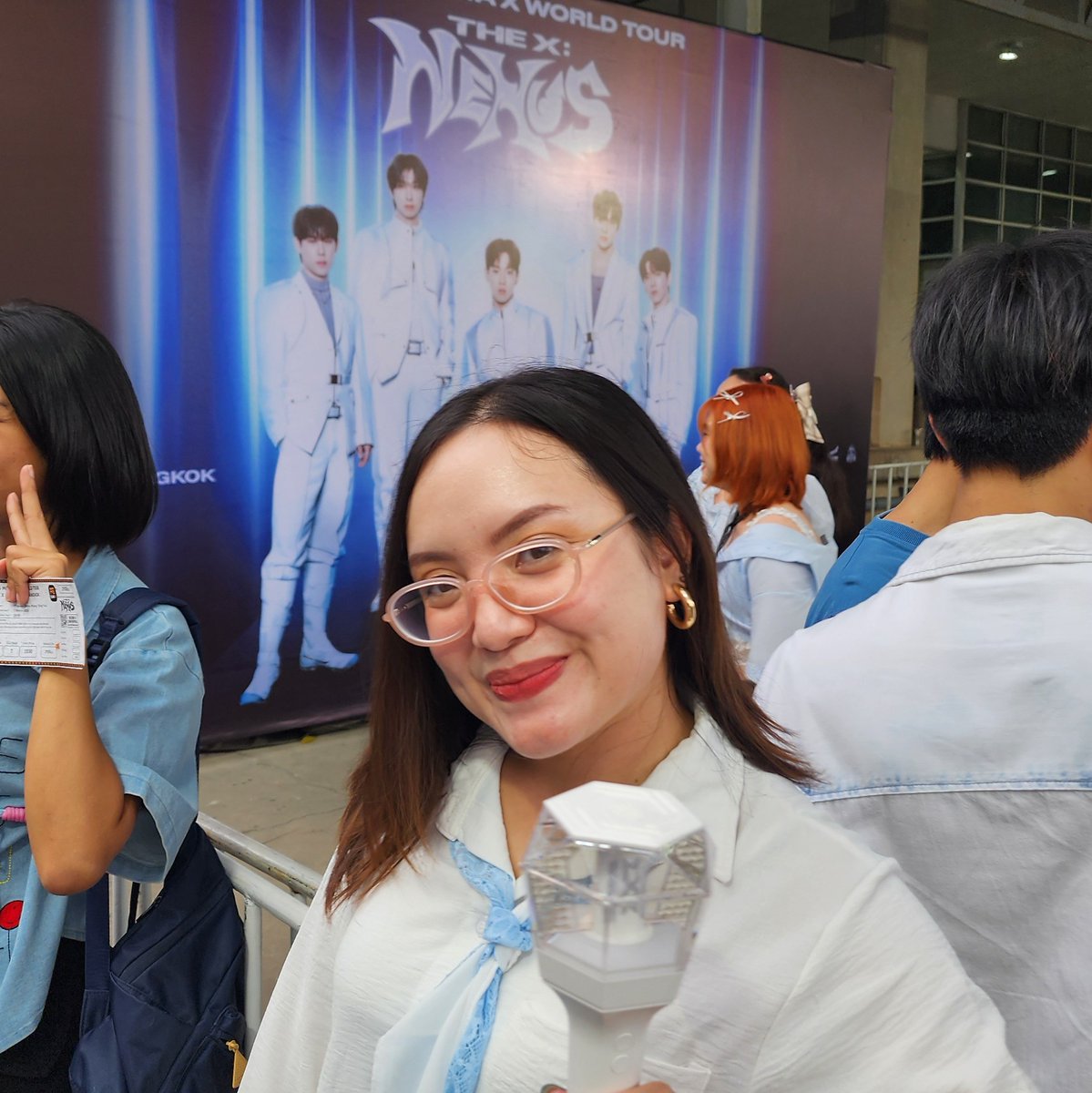 pieceofalis's tweet photo. some monbebes may know me from "the girl who got hugged by monsta x", but my closest friends know how they're actually my safe space 🥺 and tbh i don't think i'll still be here if not for them ❤️‍🩹 my ults for 10 years, saranghanda @OfficialMONSTAX 🫂
 
#MONSTAX_THEX_NEXUS_BKK https://t.co/sgBsRN15Yz