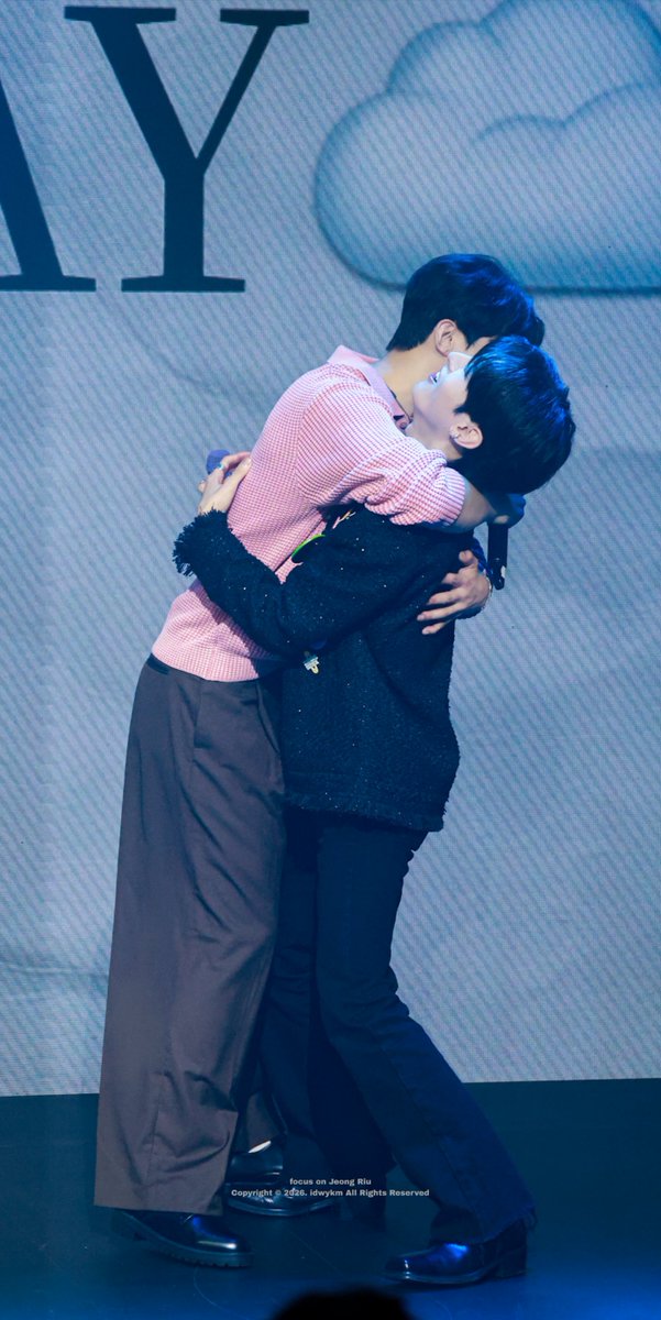 idwykm's tweet photo. 260308 천구비 팬미팅 #정리우 #윤지성 HQ

남미 이행시 하��습니다
남:남자들이
미:미쳤다
감사합니다

#JeongRiu #郑利友 #鄭利友
#천구비 #천둥구름비바람 #ThundercloudRainstorm
#서정한 #이일조 https://t.co/St5JgUK4cB