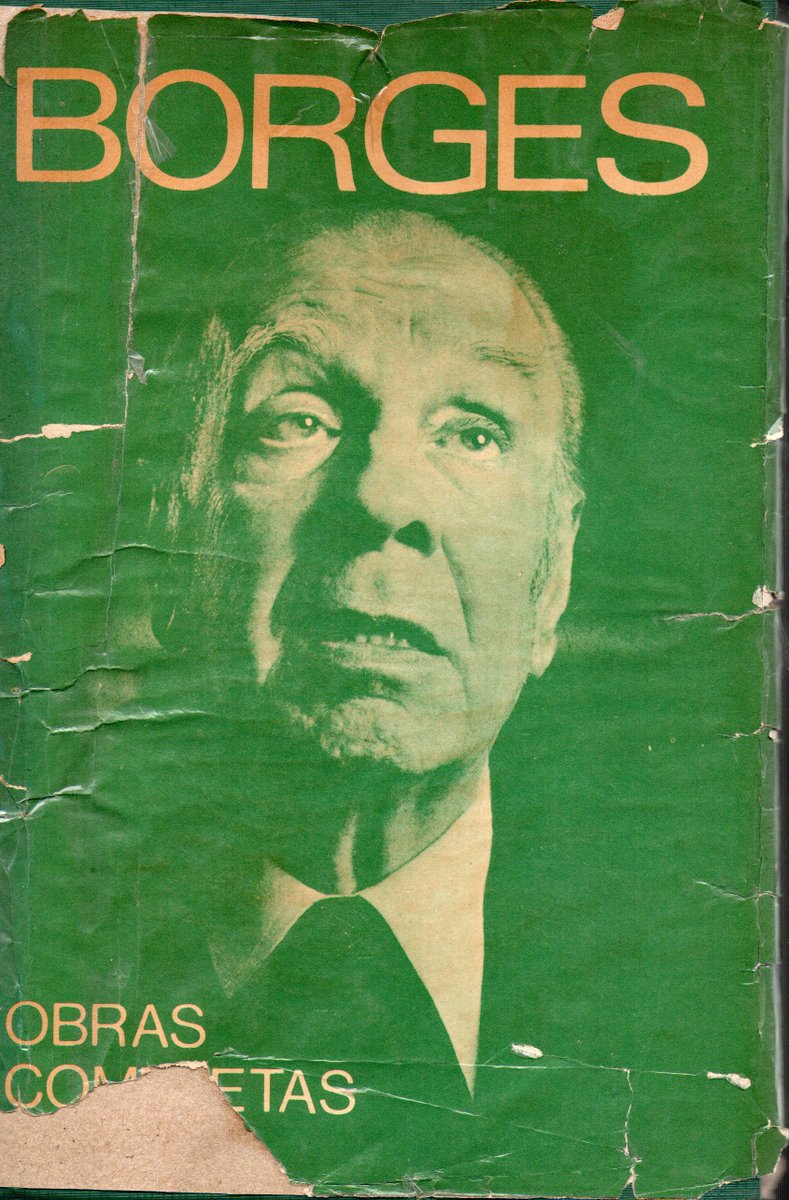 Descubrí a Borges a los 17 años, en la biblioteca pública de Manizales, cuando cayó en mis manos sus Obras Completas en un solo tomo de color verde editado por Emecé.Fui todos los viernes de ese año y lo leí completo.He conseguido un ejemplar y he vuelto a sentir mi adolescencia.