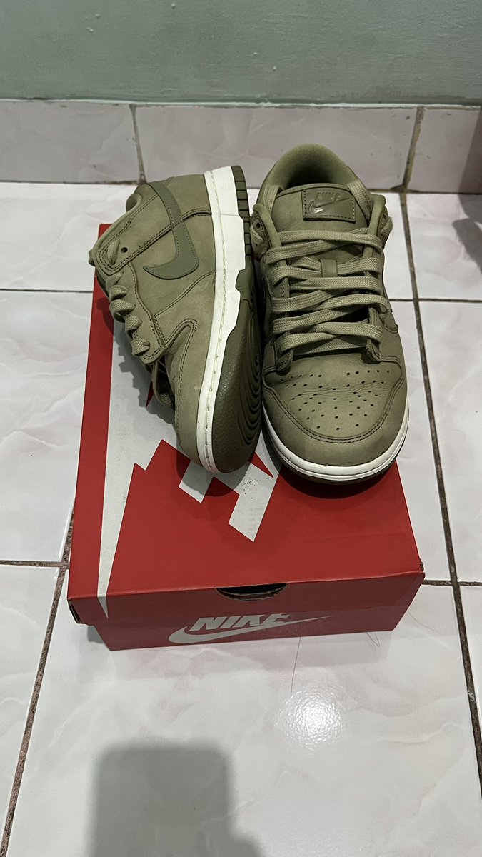 manbun__'s tweet photo. @meme_posser Mencoba preloved beberapa sepatu, size women dan overall pemakaian indor aja. Syopi ON

1. Nike dunk low neutral olive | 37 (24.5cm) | 1000k
2. Onit mexico 66 | full black | 37 (23cm) | 1700k https://t.co/b4C9DwBK66