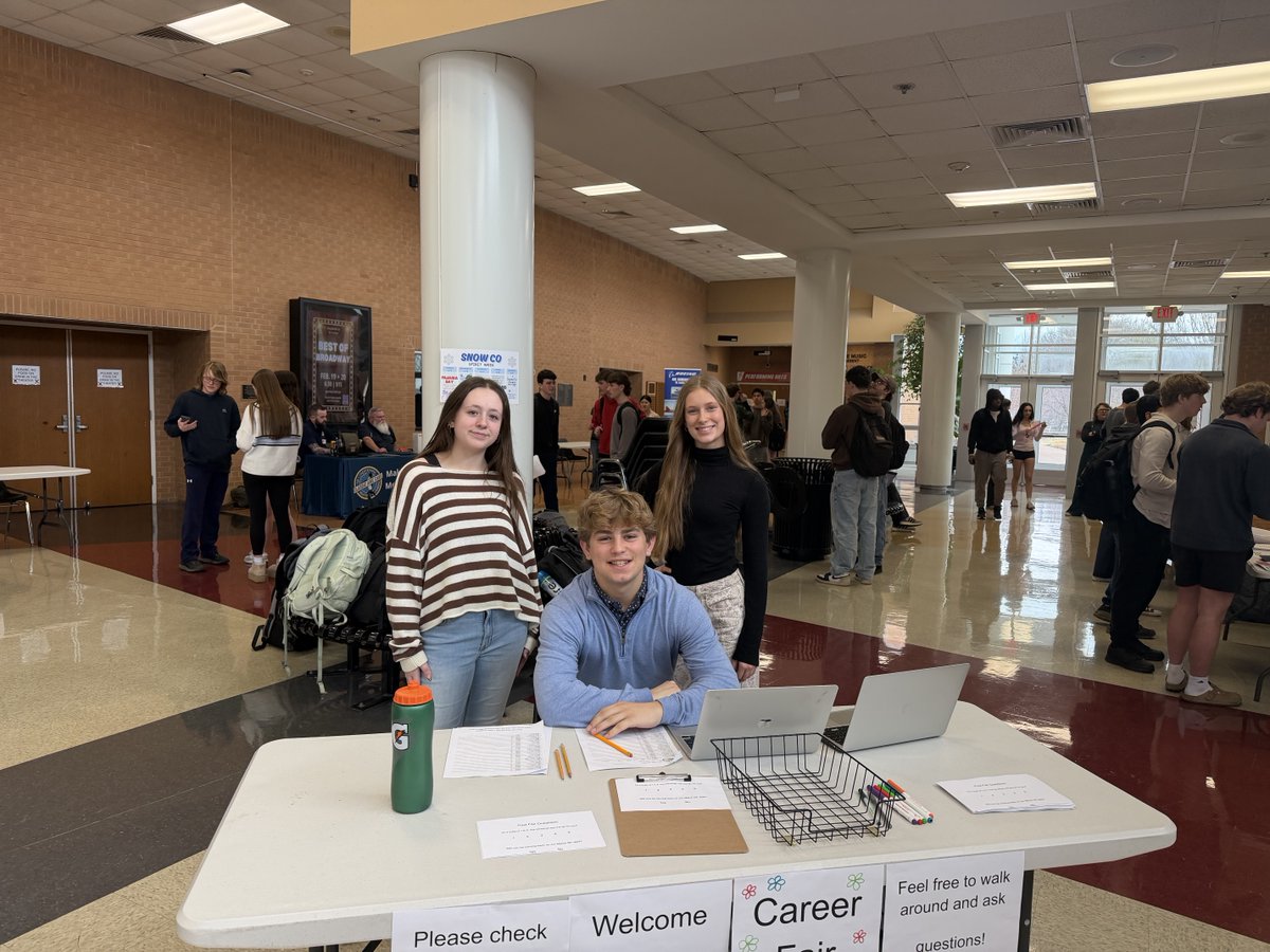 KirkwoodHS's tweet photo. Students in Mr. Rowland's AP Lang class recently hosted two career fair's during Homeroom. This event allowed KHS students the opportunity to interact with business representatives from a variety of career fields. Great job, Delphina, Brayden, and Audrey. https://t.co/Plp71rkNwI