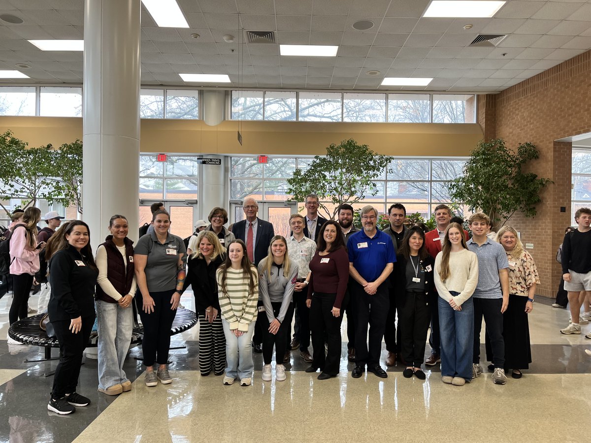 KirkwoodHS's tweet photo. Students in Mr. Rowland's AP Lang class recently hosted two career fair's during Homeroom. This event allowed KHS students the opportunity to interact with business representatives from a variety of career fields. Great job, Delphina, Brayden, and Audrey. https://t.co/Plp71rkNwI