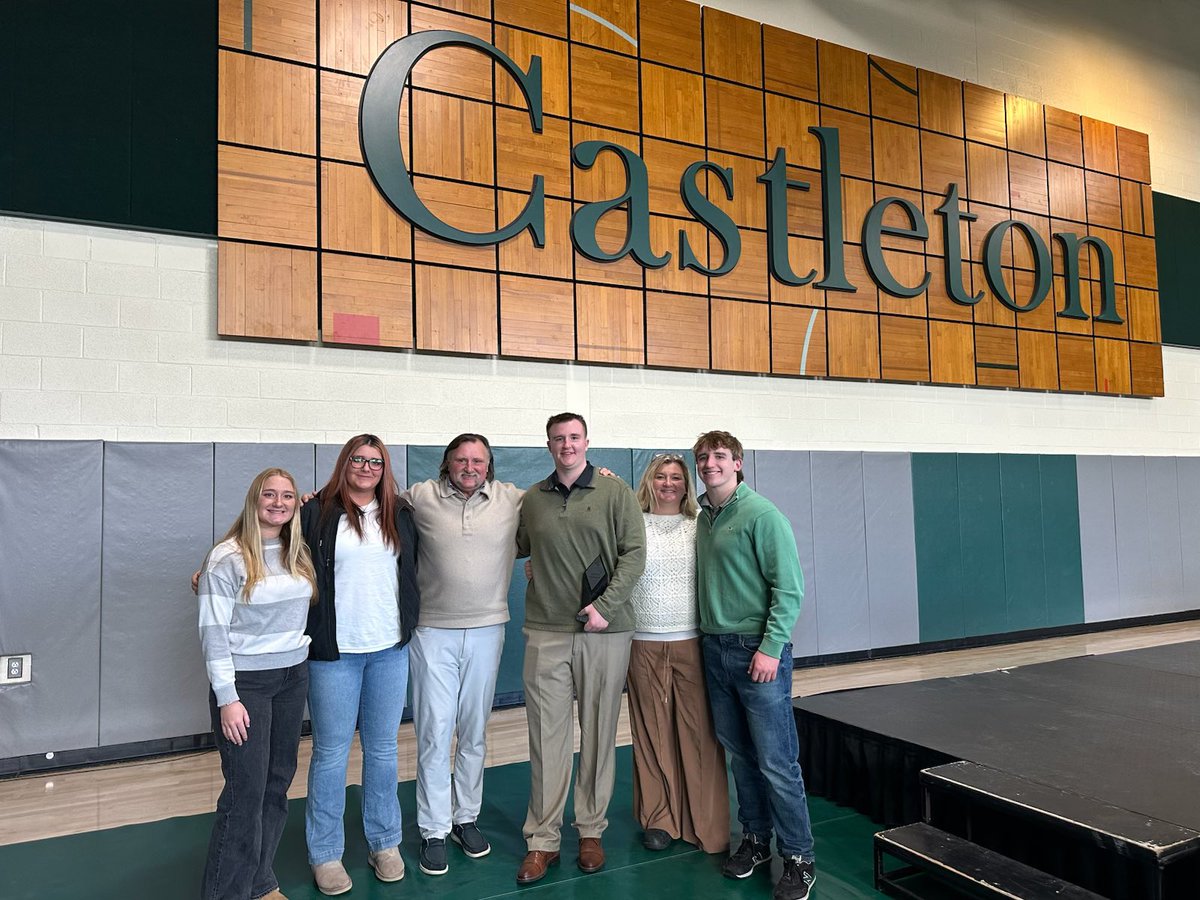 CMac52621 tweet media