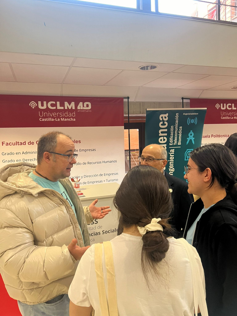 Ayer tuvo lugar Jornada de puertas abiertas de la <a href="/uclm_es/">Universidad de Castilla-La Mancha</a> en el Campus de #Cuenca.
Estuvimos informando sobre las posibilidades de los distintos grados y dobles grados que se imparten en nuestra Facultad. 
¡Gracias a todas las personas interesadas!