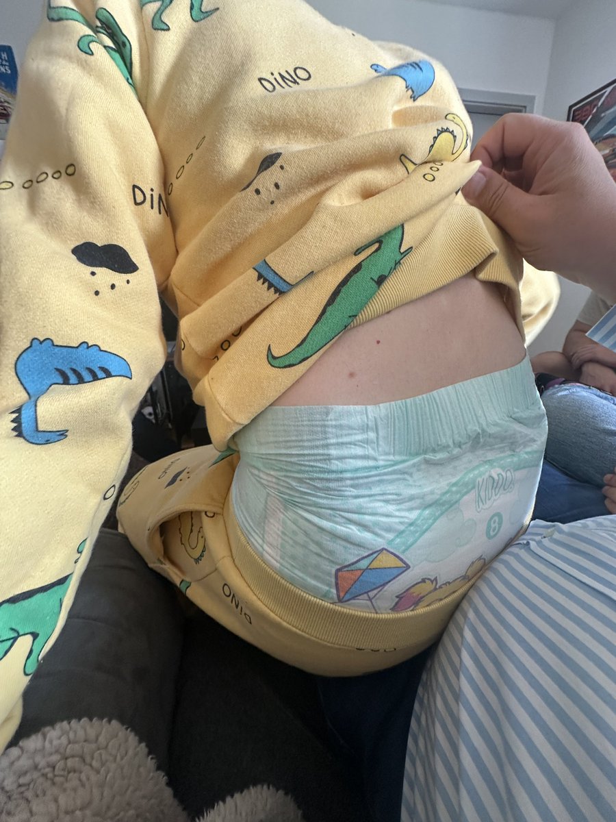 Daddydiaperfr tweet media