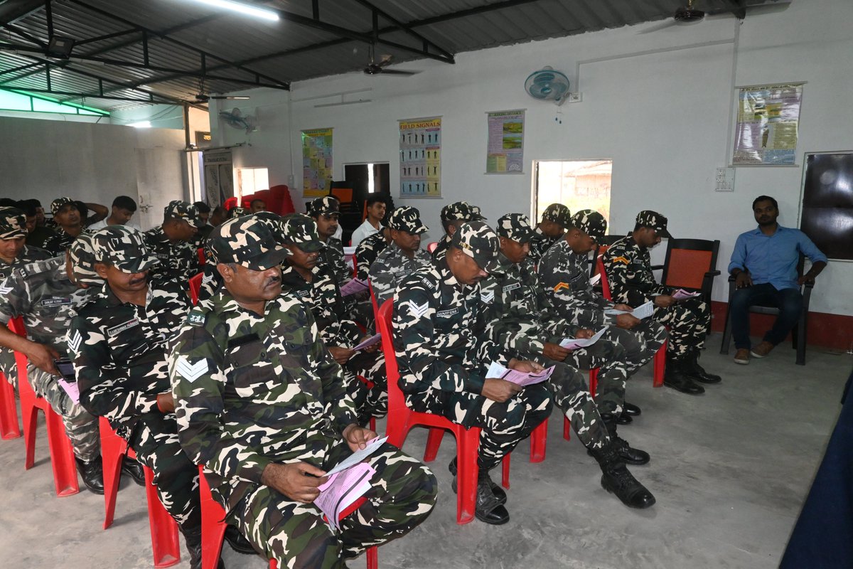 43BnSSB_INDIA's tweet image. दिनांक 09.03.2026 को 43वीं वाहिनी सशस्त्र सीमा बल, सिद्धार्थनगर में मुख्य डाकघर सिद्धार्थनगर के कर्मचारियों द्वारा जवानों के लिए साइबर सुरक्षा और सार्थक निवेश विषय पर एक जागरूकता कार्यशाला आयोजित की गई।
@SSB_INDIA 
@SSBFTRLUCKNOW 
@SSBSHQGKP 
#CyberSecurity #FinancialAwareness