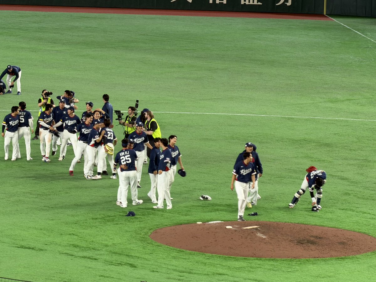 X에 게시된 한국 7-2 호주 WBC 본선 진출 관련 이미지