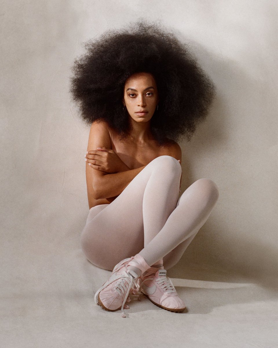 Outlander Magazine tweet media