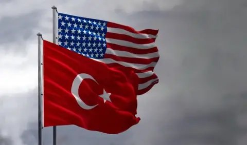x7meer's tweet photo. BREAKING NEWS: 🇹🇷🇺🇸
The United States orders its non-essential diplomats to leave southern Turkey. https://t.co/rSFDlbPwmk